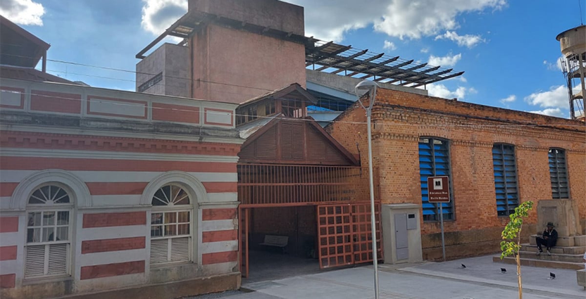 Biblioteca Municipal Murilo Mendes E Mercado Municipal Voltam A Ser