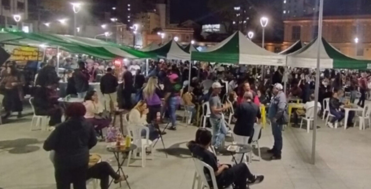 Período de experiência da Feira Noturna na Praça da Estação começa