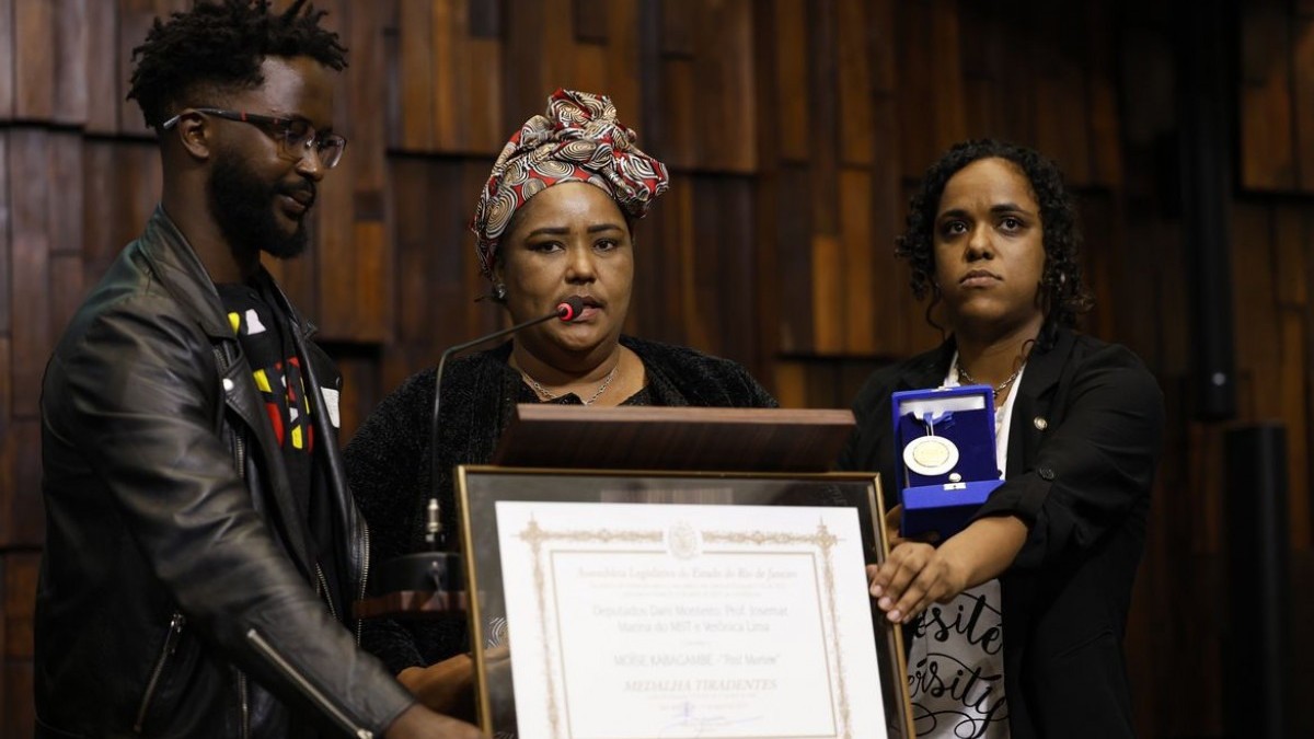 Mo Se Kabagambe Recebe Medalha P Stuma No Rio De Janeiro