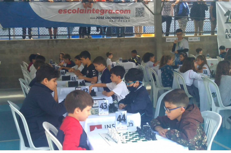 ♟️ Estudantes do Carbonell se destacam em Liga Escolar Guarulhense (LEG) de  xadrez