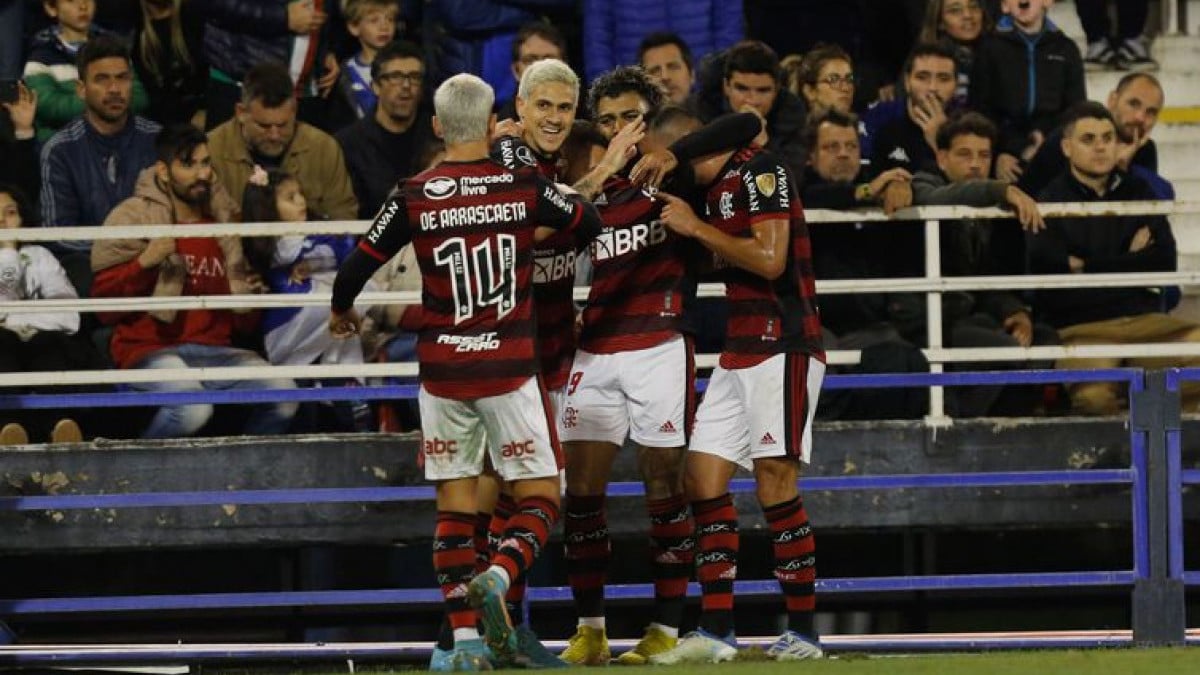 Flamengo Goleia Vélez Com Três De Pedro E Abre Vantagem Na Semi Da ...