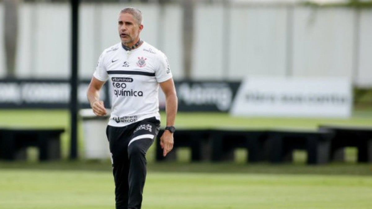 Albânia surpreende e anuncia Sylvinho como novo técnico da seleção ...