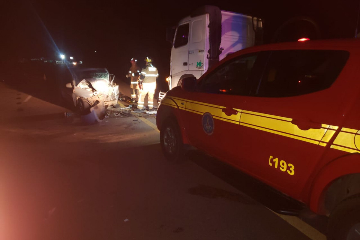 Carreta capota e motorista morre na MG-383, em Conselheiro Lafaiete, na  Região Central, Minas Gerais