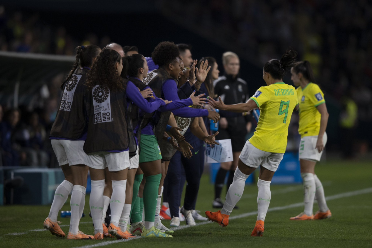 Andressa Alves diz que Brasil vai ter de jogar tudo contra a Jamaica