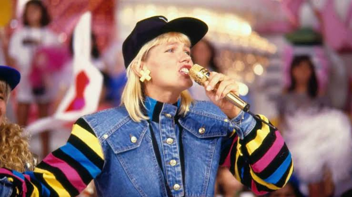 Filme com Xuxa tem roteiro sem brilho e tenta dar lição sobre cancelamento