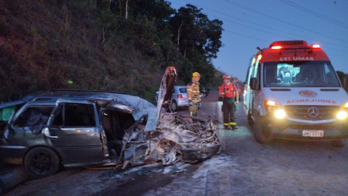 Batida Entre Carros Deixa Quatro Pessoas Feridas Na Mgc 383 Em Conselheiro Lafaiete 