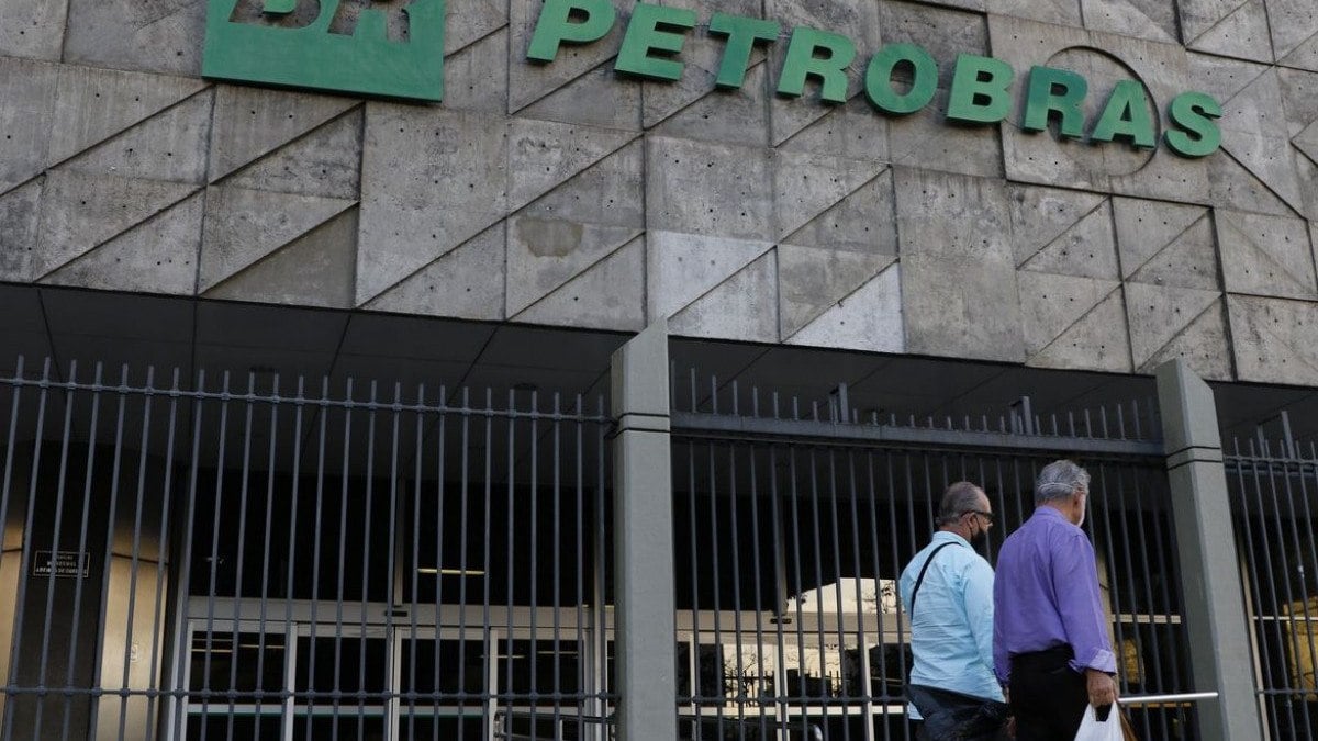 Petrobras aprova pagamento de R$ 20 bilhões aos acionistas