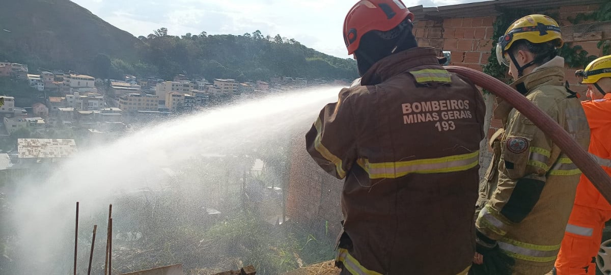 Imagem dos militares na ocorrência.