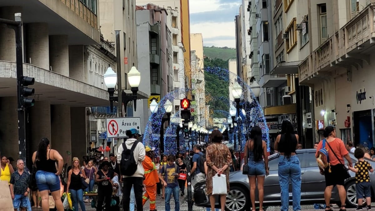 Juiz-foranos saem para as compras de Natal 