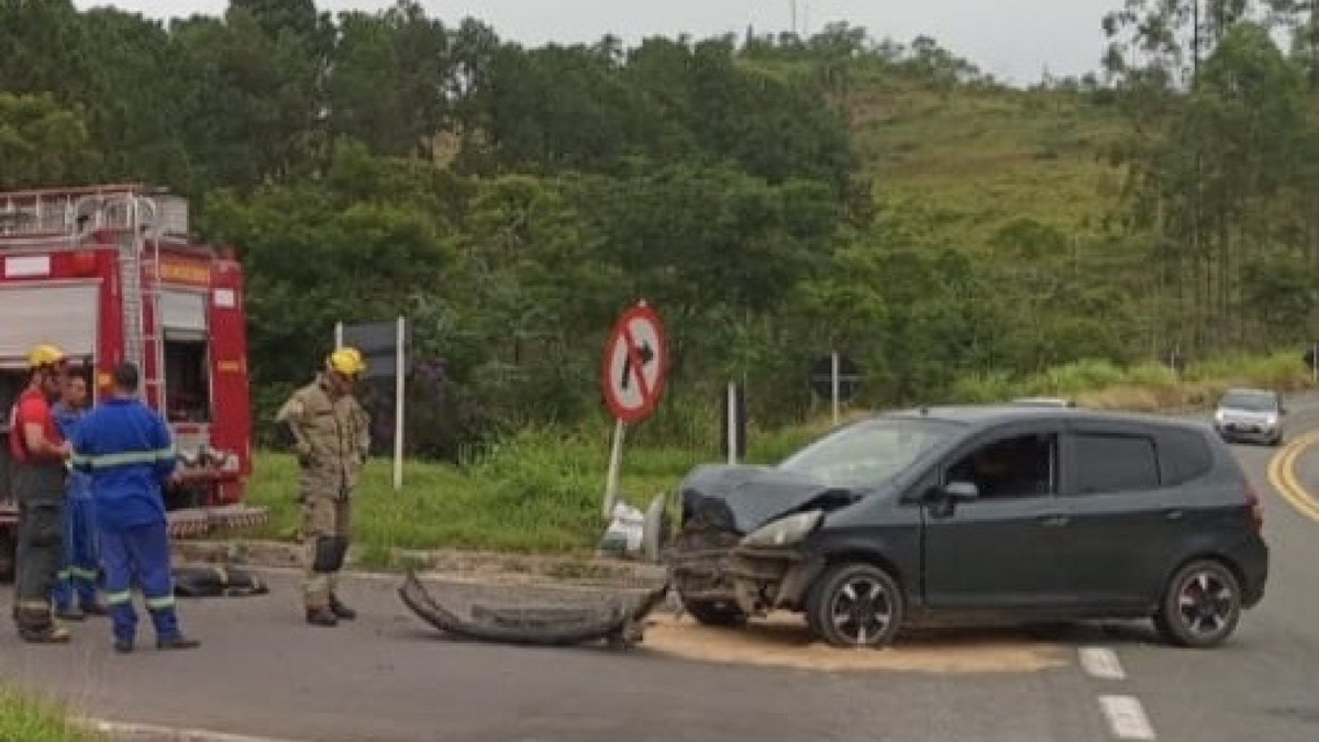 Batida de carro na BR-267.