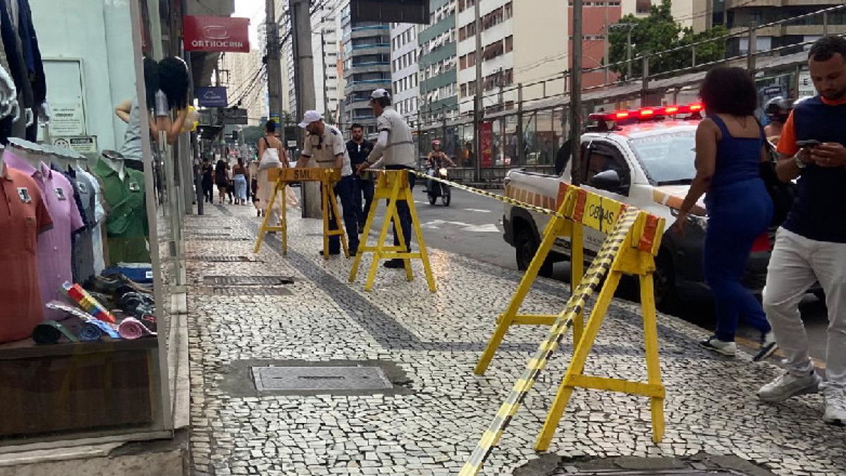 Prédio interditado pela prefeitura. 