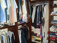 Foto de closet com cabideiros