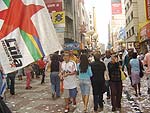 candidatos realizando campanha no Cal?ad?o da Rua Halfeld, um dia antes da elei??o