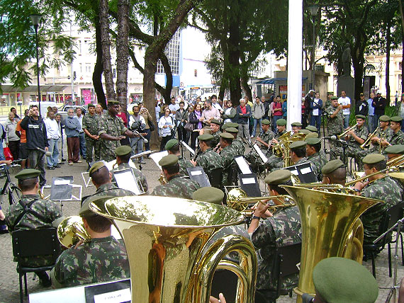 Foto da apresentação da banda da 5ª Brigada de Infantaria