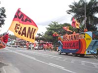 foto
da Avenida Brasil, onde o prefeito Bejani organizou uma comitiva para
receber H?lio Costa