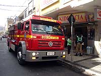 Corpo de Bombeiros no local do inc?ndio