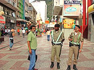 Foto de PM fazendo o policiamento