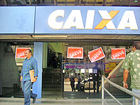 Fot da fachada da Caixa con?mia, ainda em greve