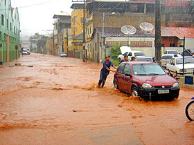 Foto de Ub? debaixo de chuva