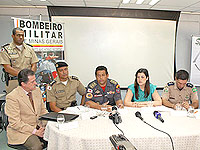 Foto da coletiva dos bombeiros