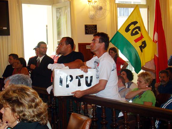 protestos contra aumento do IPTU na câmara