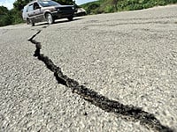 Rachadura provocada pelo tremor de terra