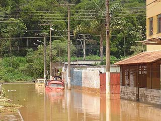 Foto de rua inundada