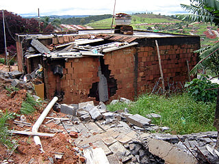 Desabamento no bairro Nova Cidade, em Barbacena