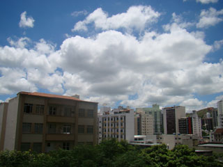 Foto de céu com nuvens pesadas