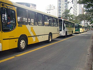 ônibus parados