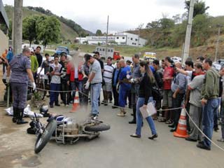 Foto de moto caída