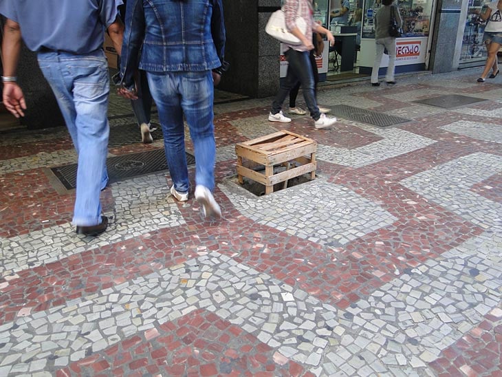 Buraco na rua Halfeld