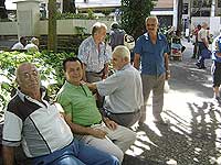 foto de Idosos no Parque Halfeld 