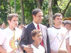 Ministro do Esporte Orlando Silva com os meninos da capoeira