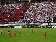 Foto do jogo no campo do Est?dio Municipal M?rio Hel?nio em Juiz de Fora para o coletivo com o Tupi