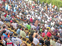 Foto da torcida do Tupi no est?dio M?rio Hel?nio