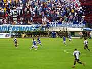 Foto do jogo no campo do Est?dio Municipal M?rio Hel?nio em Juiz de Fora