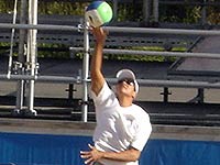 foto de jogadores praticando o volei