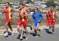 Foto da equipe de triatlon dos Bombeiros