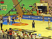 Foto de um jogo de basquete no mundial de 2006