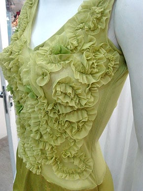 Foto de vestido verde com detalhes