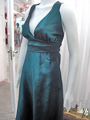 Foto de vestido verde garrafa com decote