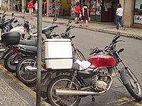 Foto de motos estacionadas