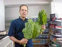 Armando Falconi com verduras