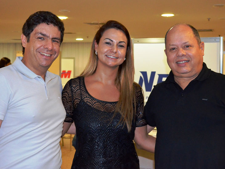 Andrea Rocha, presidente do JFRC&VB, ladeada pelo seu vice presidente CR Zanini, e pelo diretor Fernando Ortega