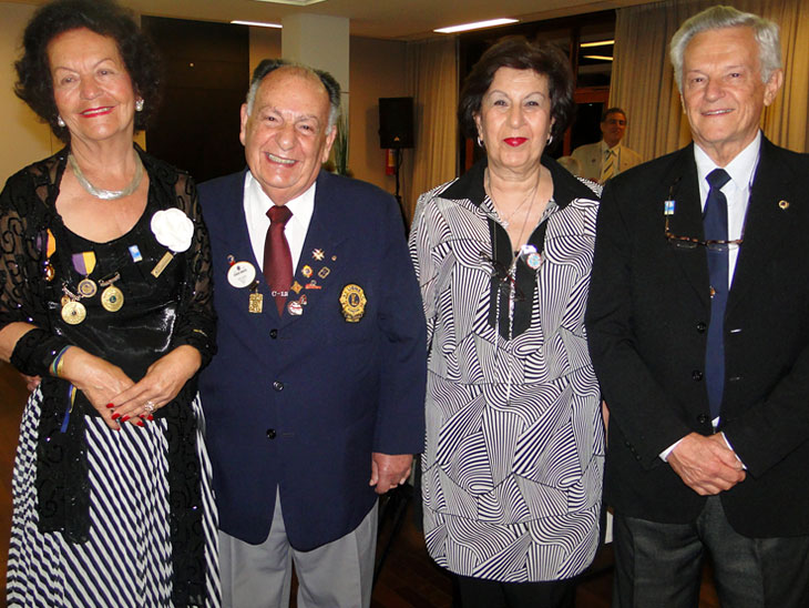  A presidente do Lions Camélia Branca, Nadir Helena Rocha Goulart, o governador do Distrito LC 12, Georjos Saba Arbache (com Leila) e Paulo Farinazzo