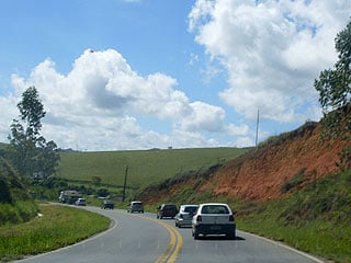 Foto de estrada cheia