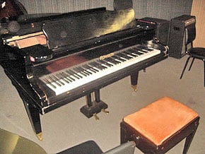 Foto de um piano de calda