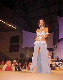 Rebeca Fellini na passarela do Miss Brasil Gay 2006